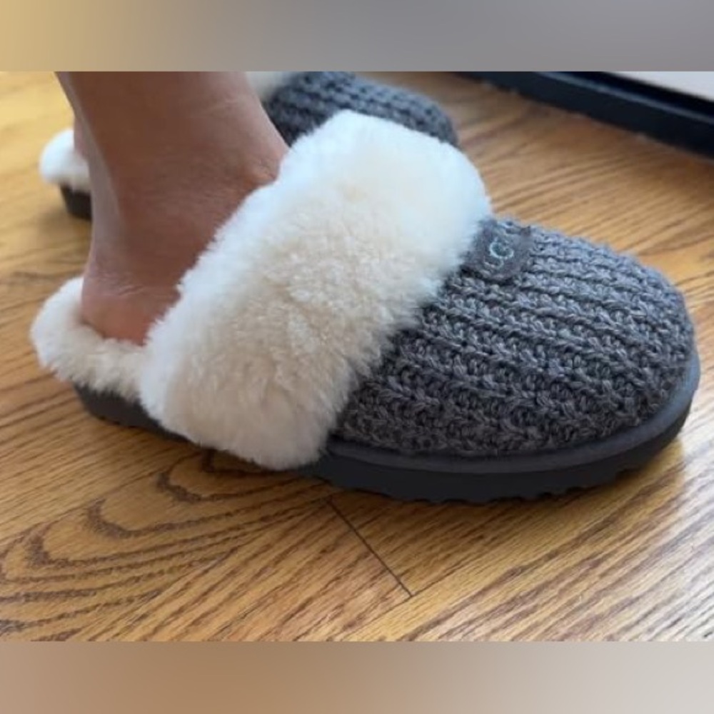 UGG® Women’s Cozy Knit Slipper in Charcoal Like New - Picture 7 of 15
